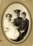 CHIDDENTON ALBERT (with wife, Alice and children, Leslie and Doris)