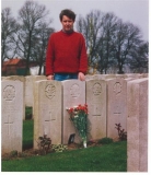 NORTHEY ALFRED LESLIE (Grand Nephew Don visiting the grave in 1996)