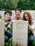 WILSON HERBERT FREDERICK (Jenny Hassan and her children at the grave of her great uncle)