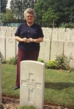 BALE THOMAS HENRY THRISCUTT (granddaughter Anne Wenthworth visiting the grave in 1998)
