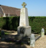 Monument aux Morts  Saint-Denis-sur-Huisne