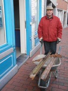 Emiel Desmyter donates narrow gauge and a German infantry rifle 