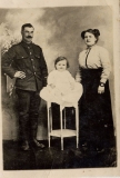 Arthur Page and his wife Alice and daughter Vera