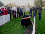Van Neste Richard (town major of Poperinge and the relatives of Richard put flowers on his grave, 10 November 2014)