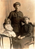 Hayes Cornelius (with his wife Florence and youngest child, Catherine)
