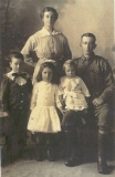 Worrall EE (with his wife Violet and his children Ernest, Dorothy and Vera)
