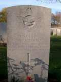 Loyd Alwyne Travers (headstone)