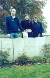 BARKER EDMUND (Gwen Parker, Edward's niece, visiting the grave in October 2010, together with her son Christian and daughter Catherine)